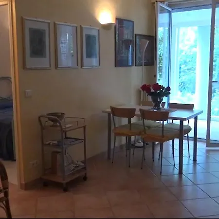 Les Orangers Apartment